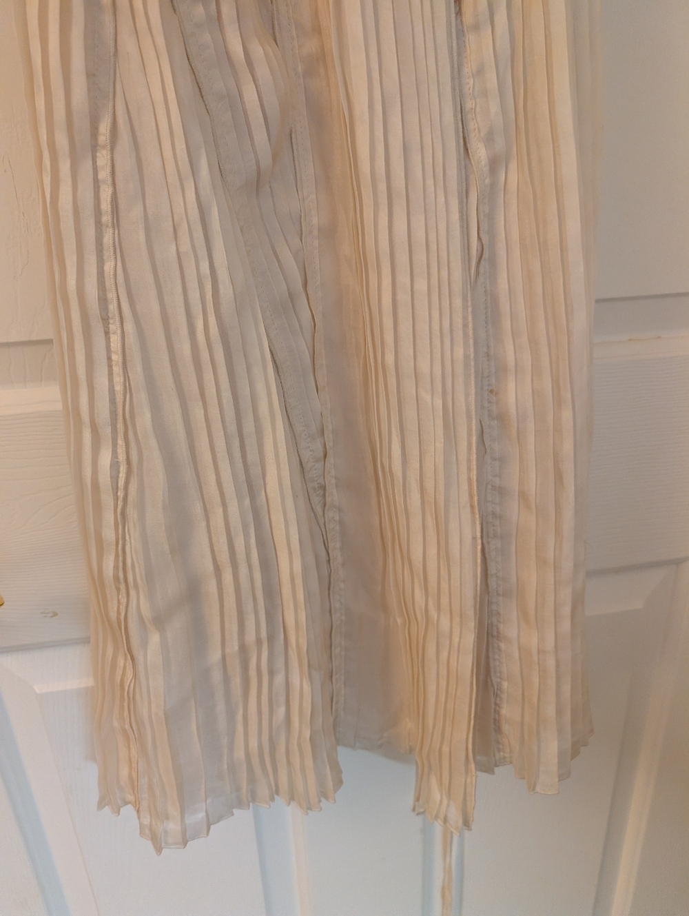 Diane Von Furstenberg 100% Silk Cream Color Pleated Dress - Picture 3 of 9